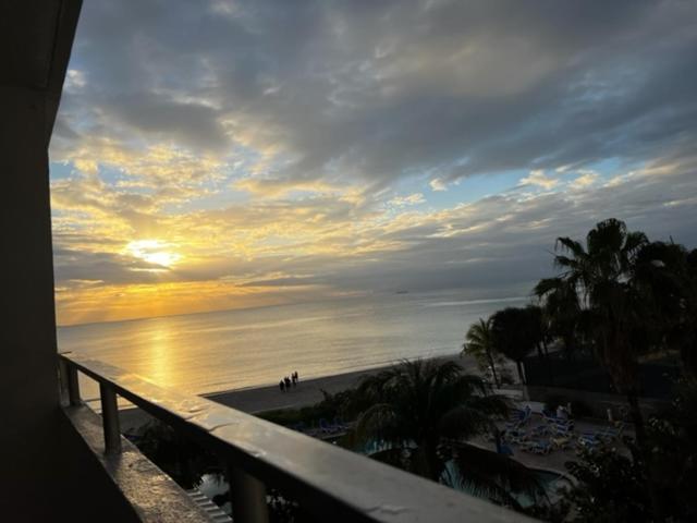 Hotel Ocean Manor Tiki Sunset Retreat Lauderdale-by-the-Sea Exterior foto
